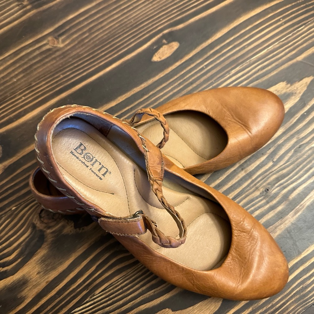 Born Women's Tan Flats - Picture 5 of 5